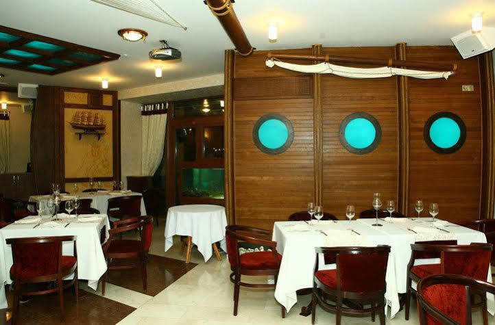 אודסה Columbus Hotel מראה חיצוני תמונה